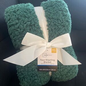 Mainstays Faux Shearling Blanket - Green